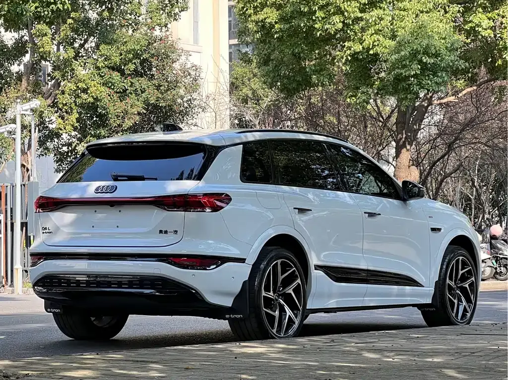 Audi Q6L e-tron — фото 3