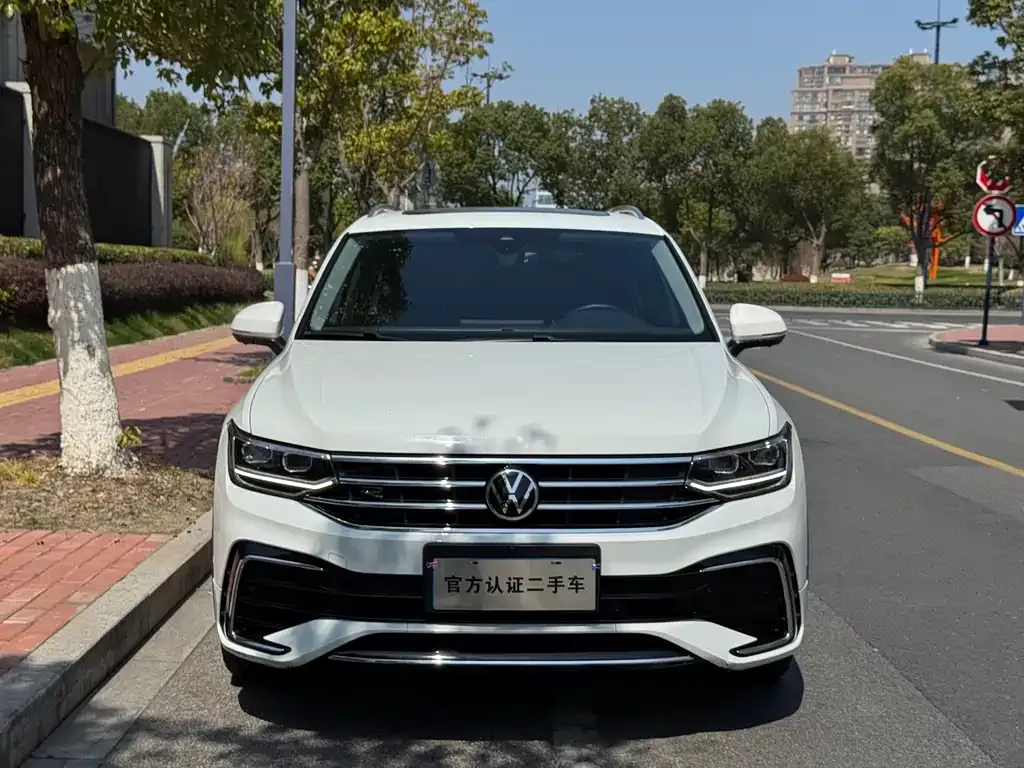 Volkswagen Tiguan L — фото 4
