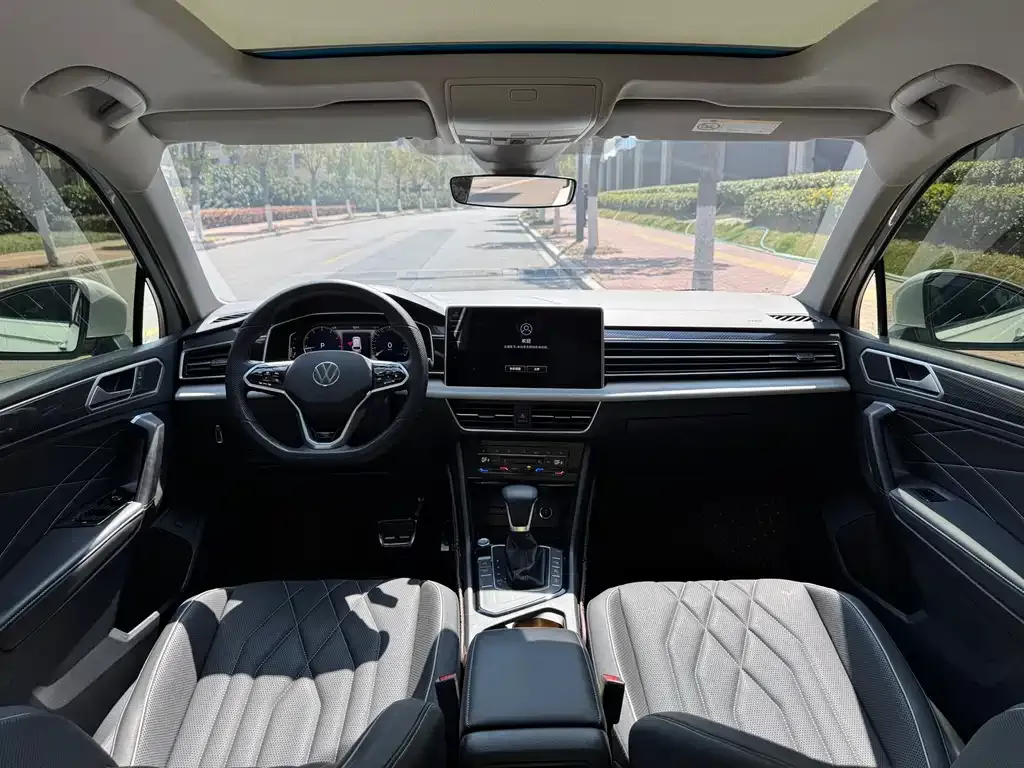 Volkswagen Tiguan L — фото 5