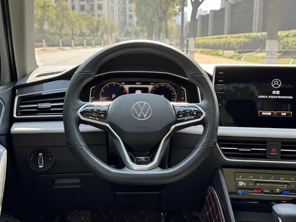 Volkswagen Tiguan L — фото 2