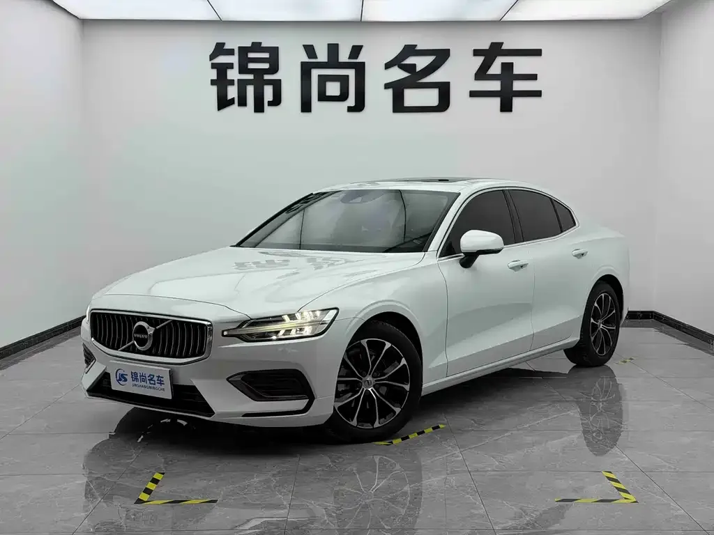 Volvo S60 — фото 1