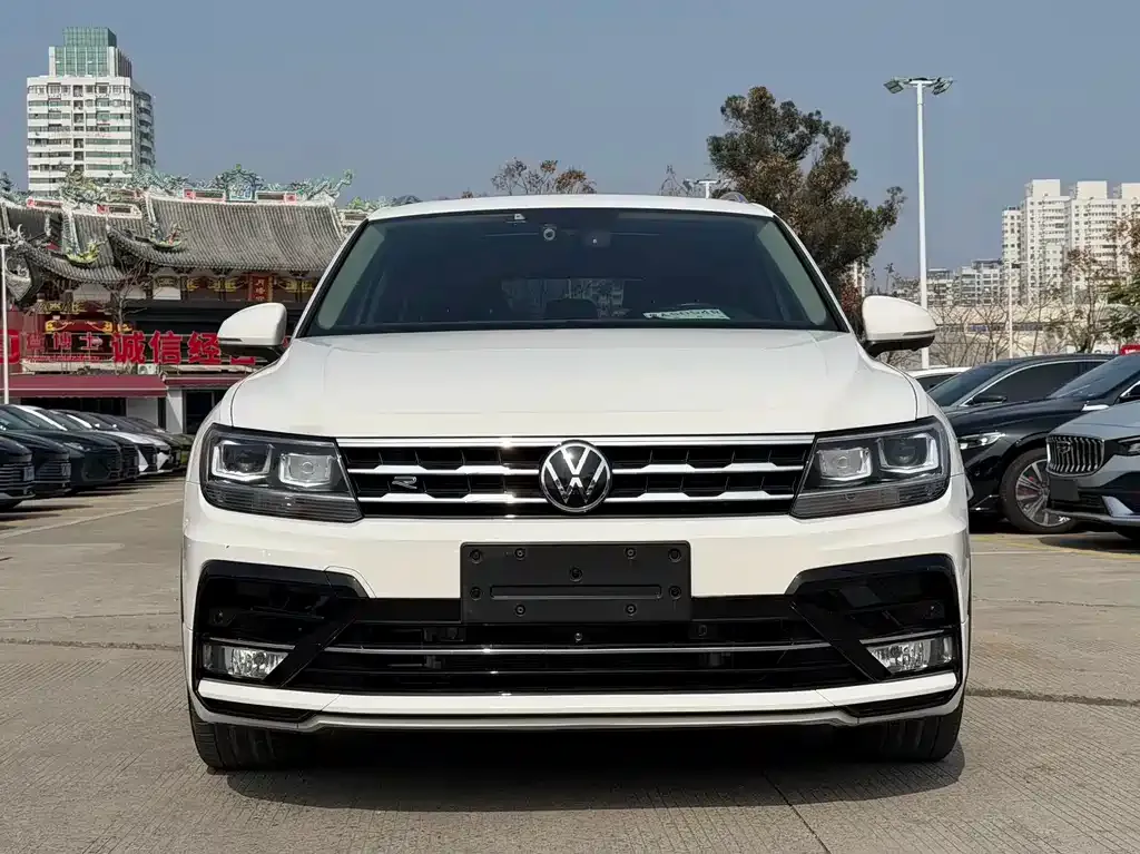 Volkswagen Tiguan L — фото 3