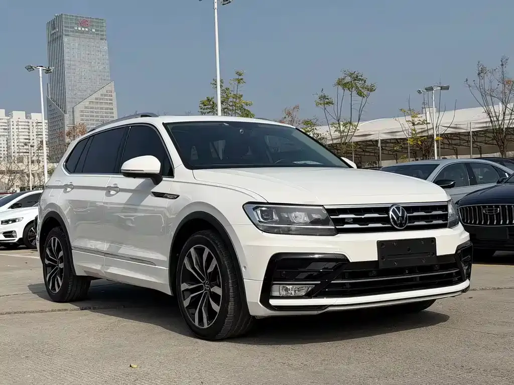 Volkswagen Tiguan L — фото 4