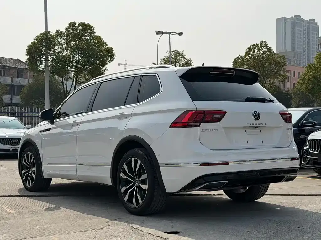 Volkswagen Tiguan L — фото 5