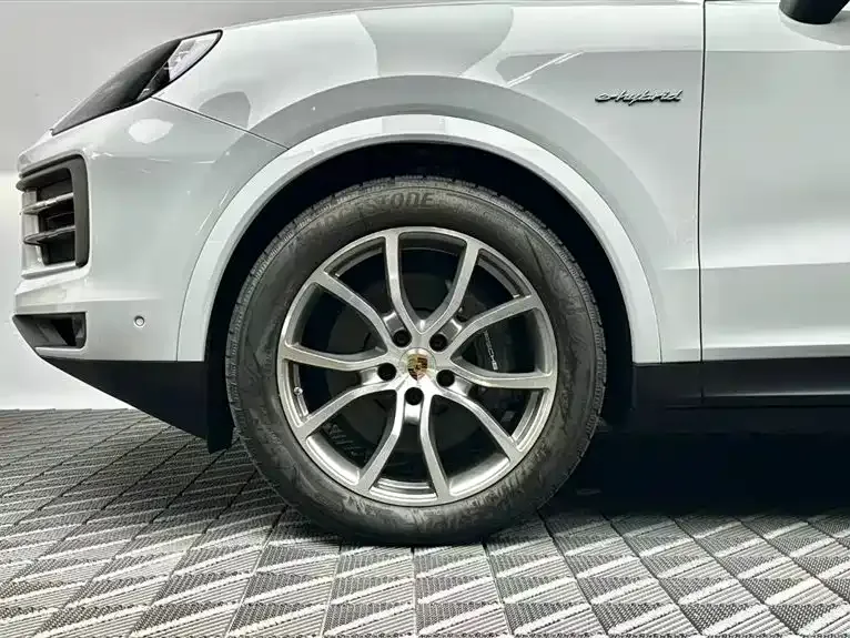 Porsche Cayenne Hybrid — фото 7