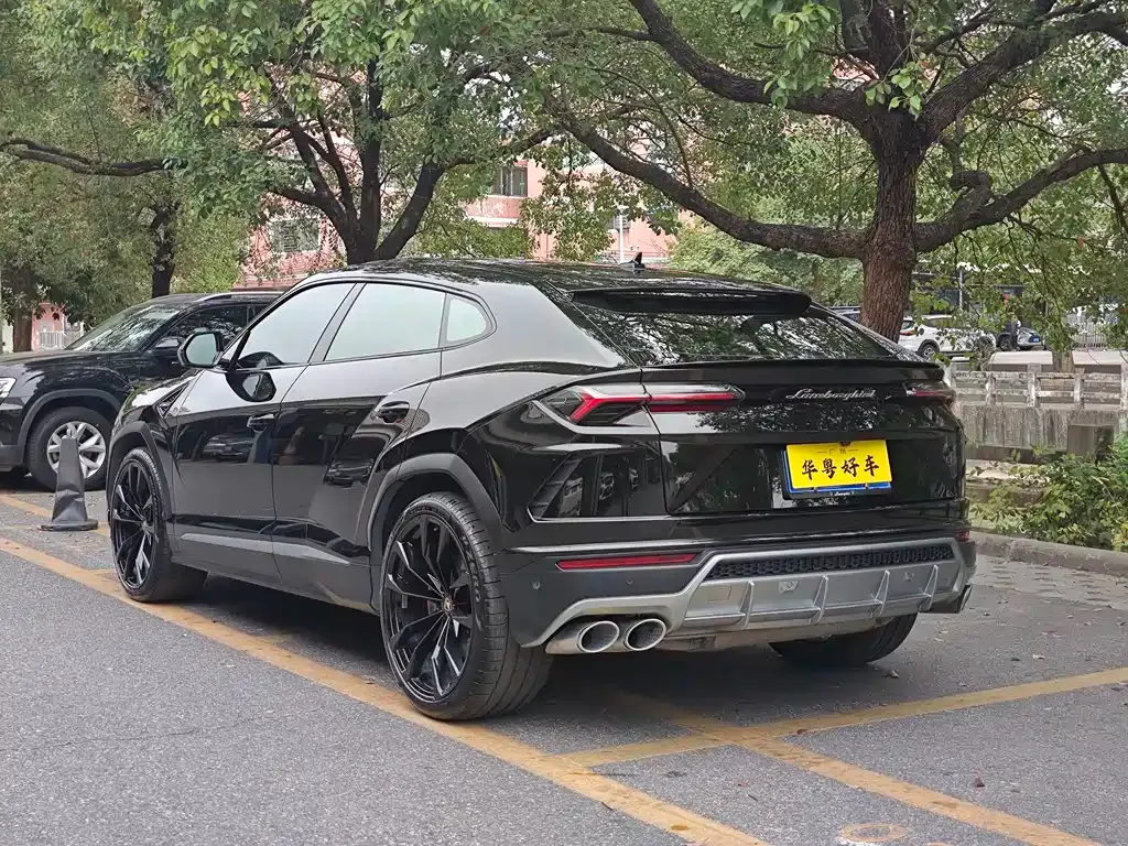 Lamborghini Urus — фото 9