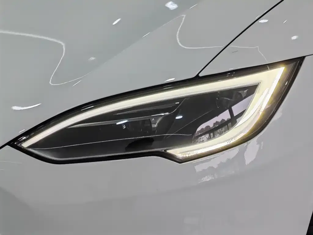 Tesla Model S — фото 4