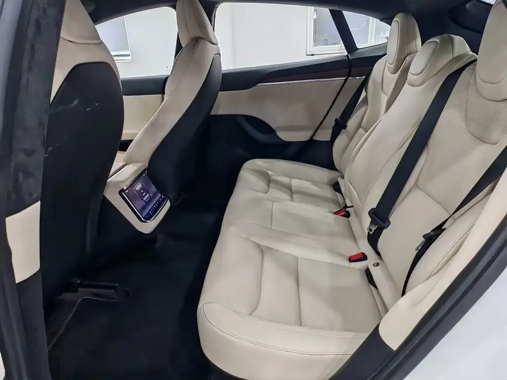 Tesla Model S — фото 9