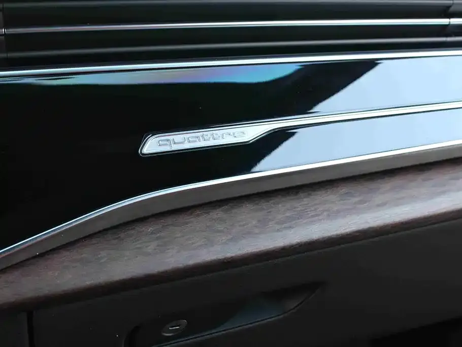 Audi Q7 — фото 10