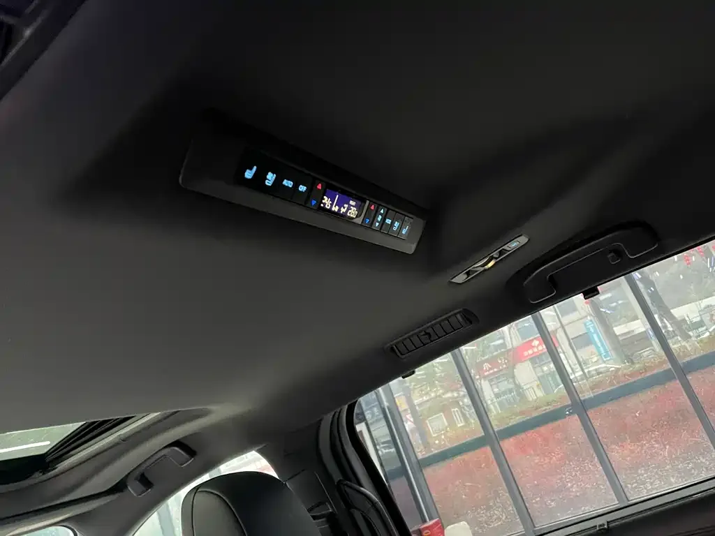 Toyota Sienna — фото 2