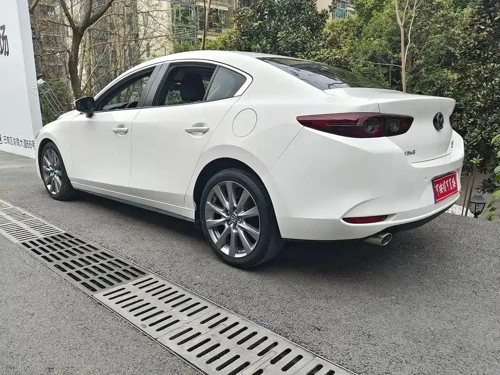 Mazda 3 Axela — фото 8