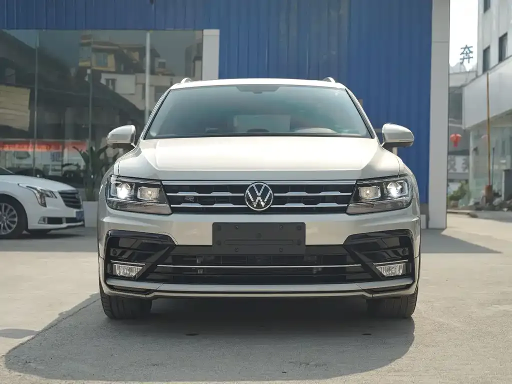 Volkswagen Tiguan L — фото 8