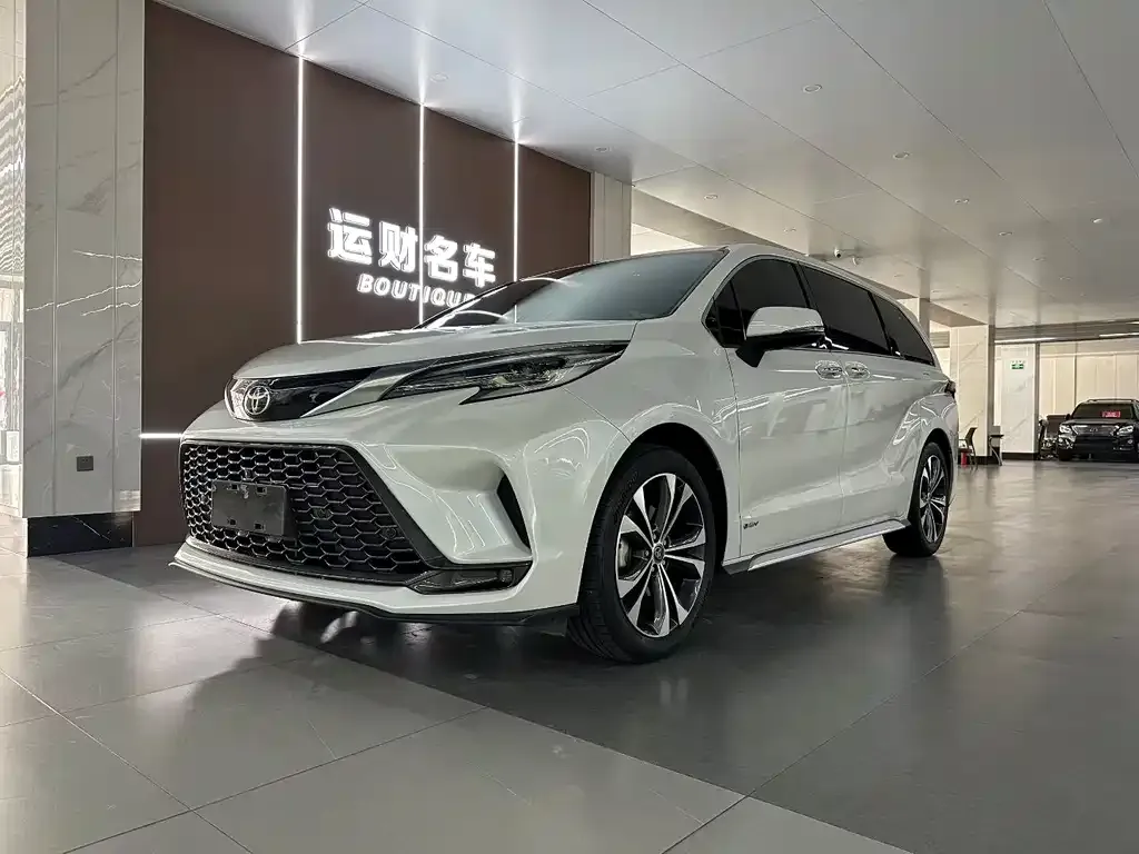 Toyota Granvia — фото 1