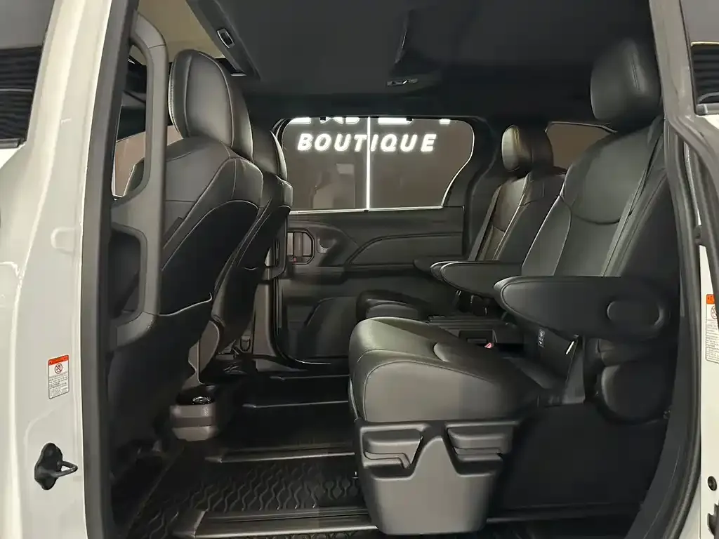 Toyota Granvia — фото 8