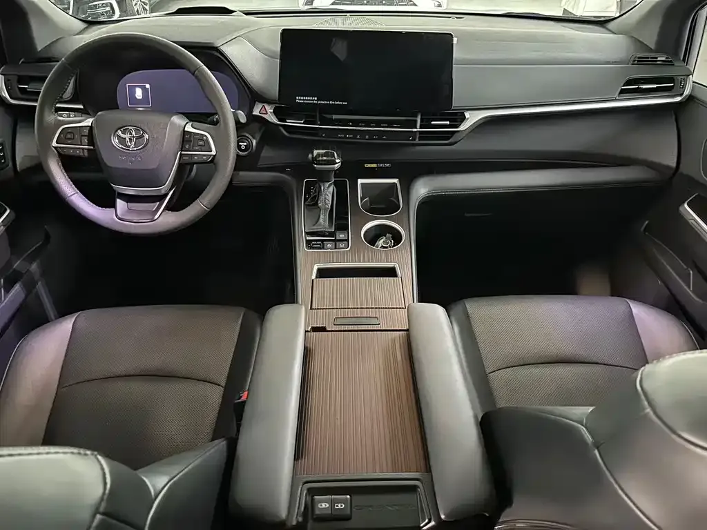 Toyota Granvia — фото 9