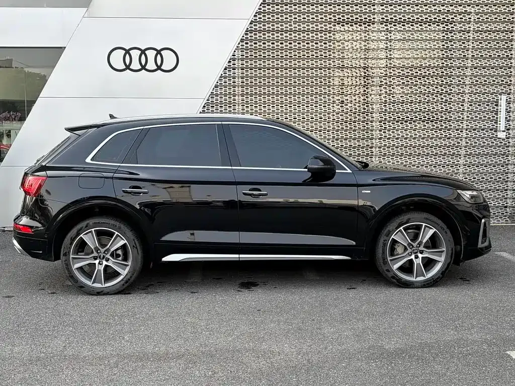 Audi Q5L — фото 8