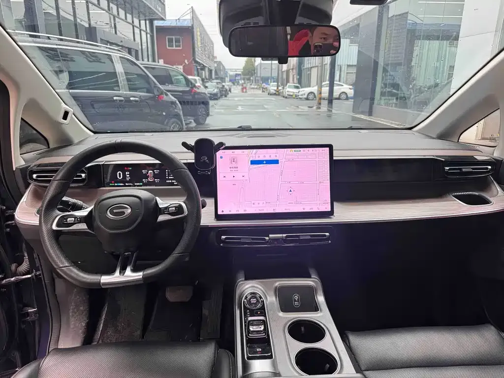 GAC Motor E8 Hybrid — фото 9