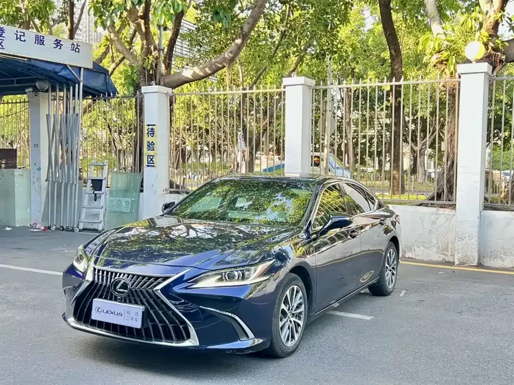 Lexus ES — фото 1