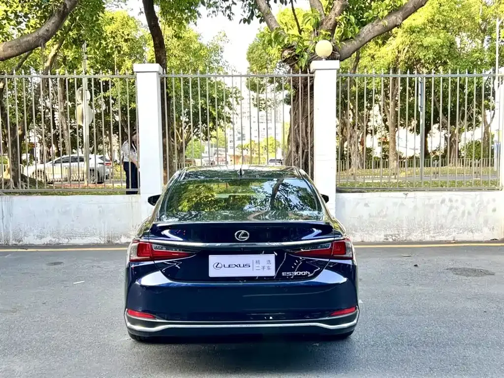 Lexus ES — фото 8