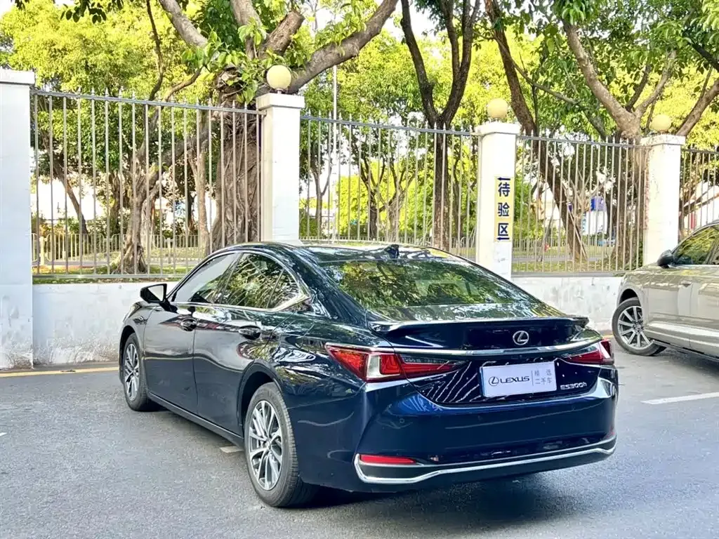 Lexus ES — фото 9