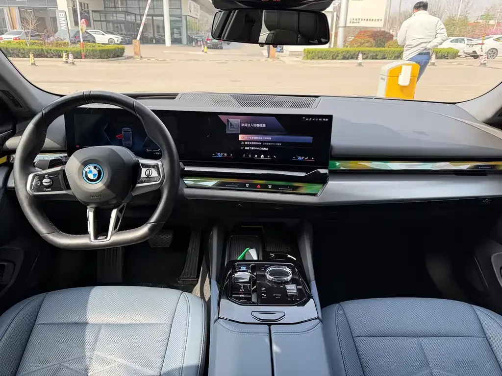 BMW i5 — фото 5