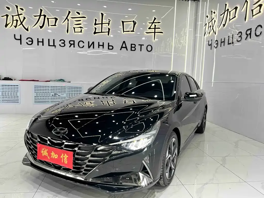 Hyundai Elantra — фото 1