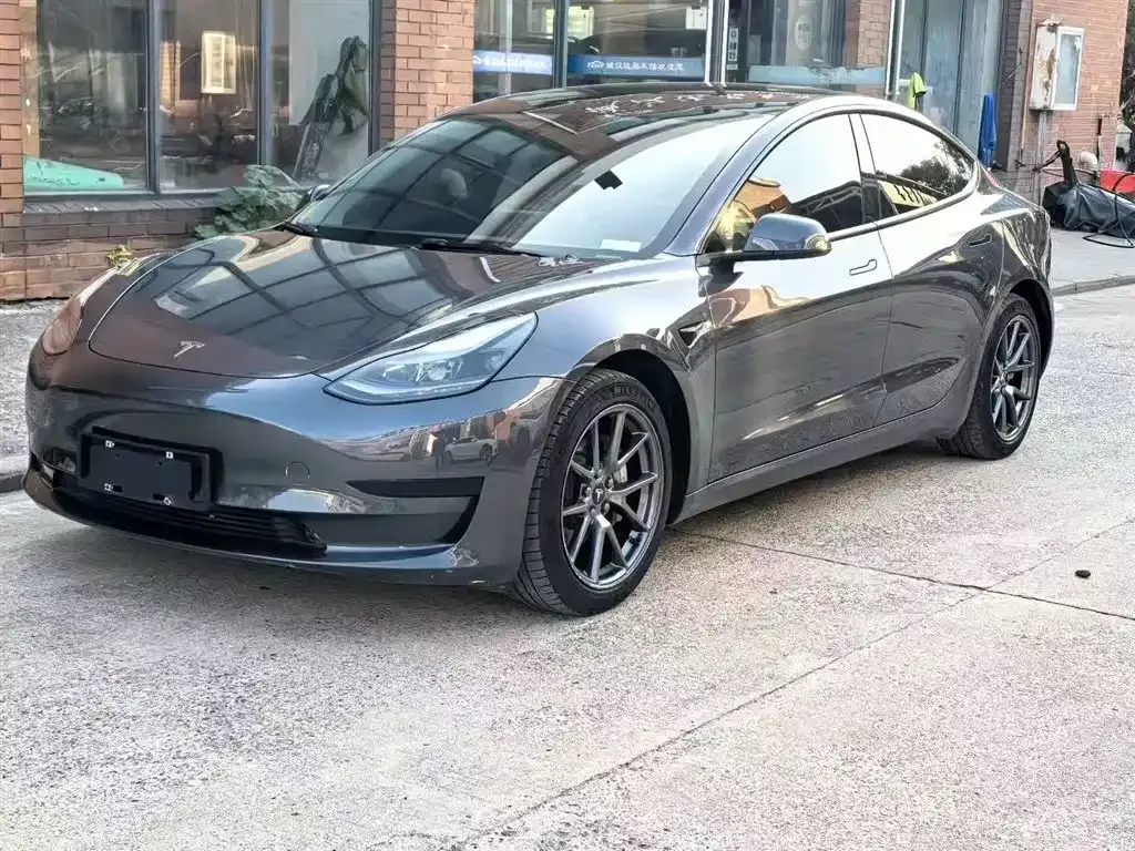 Tesla Model 3 — фото 1