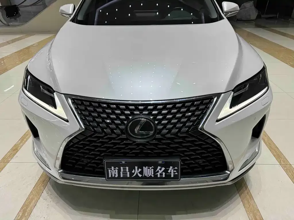 Lexus RX — фото 1