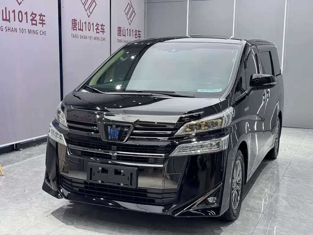 Toyota Vellfire — фото 1