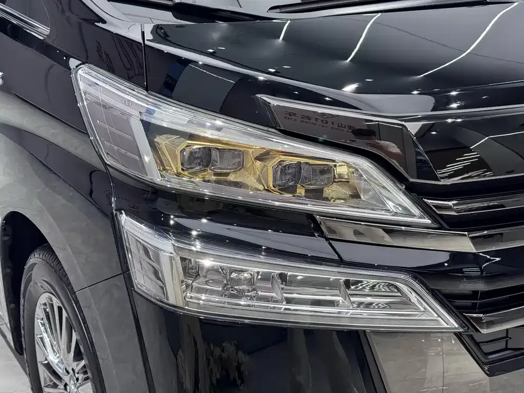 Toyota Vellfire — фото 6