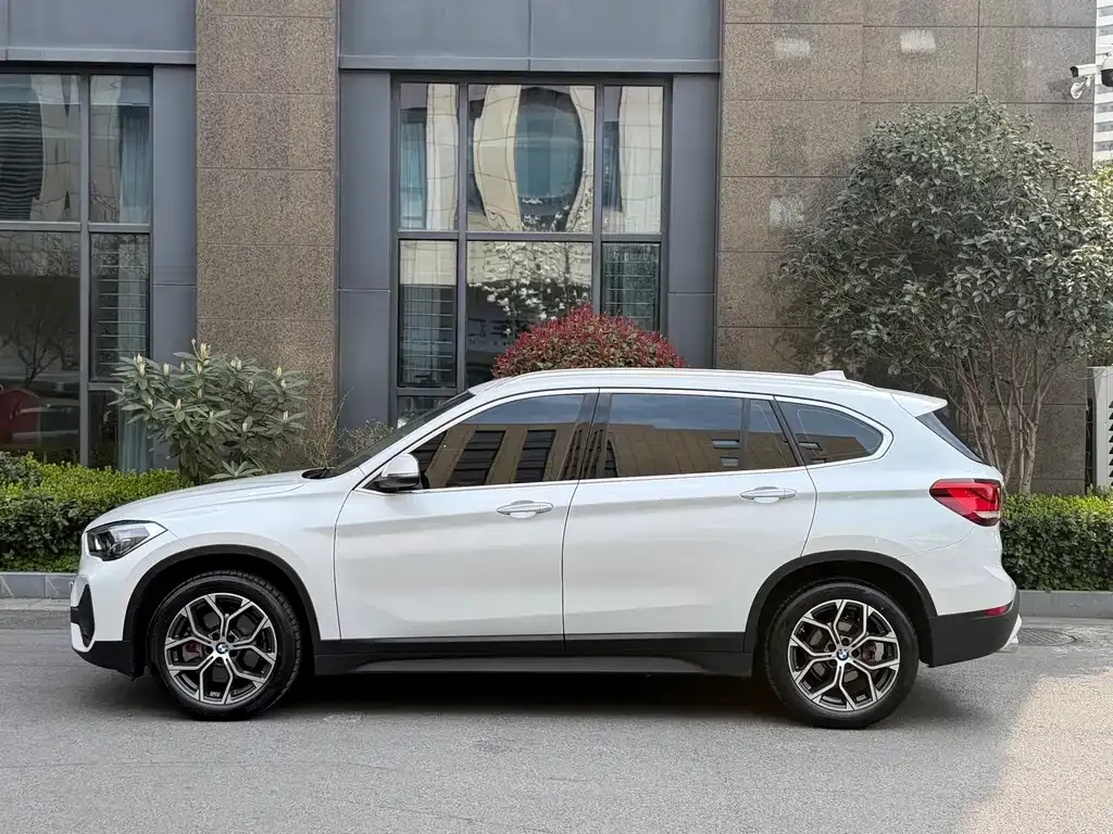 BMW X1 — фото 10