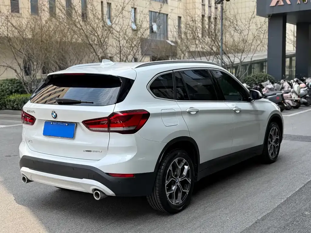 BMW X1 — фото 8