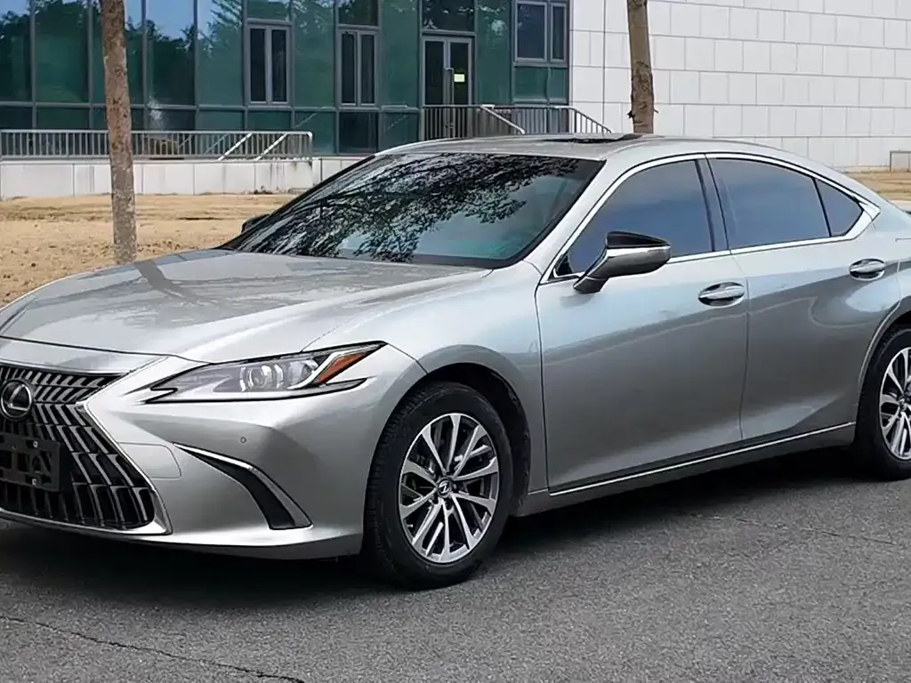 Lexus ES — фото 1