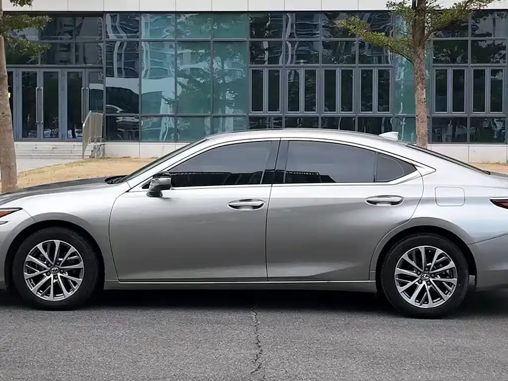Lexus ES — фото 8