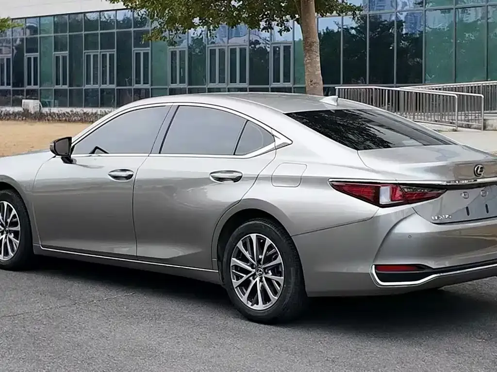 Lexus ES — фото 9