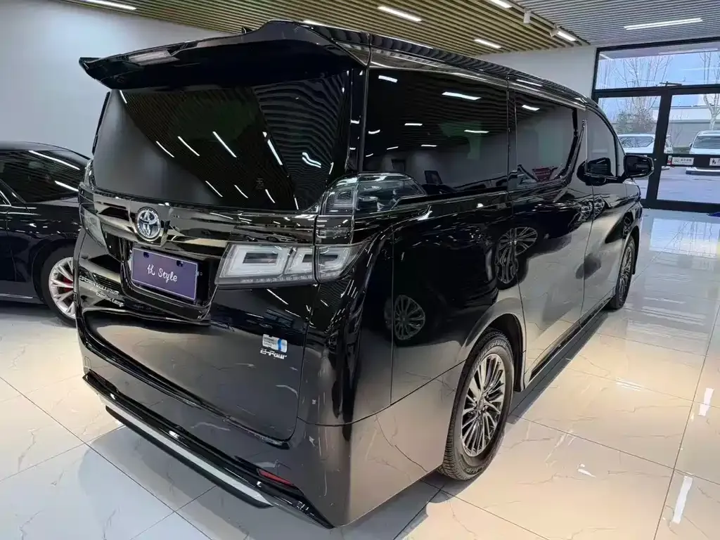 Toyota Vellfire — фото 4