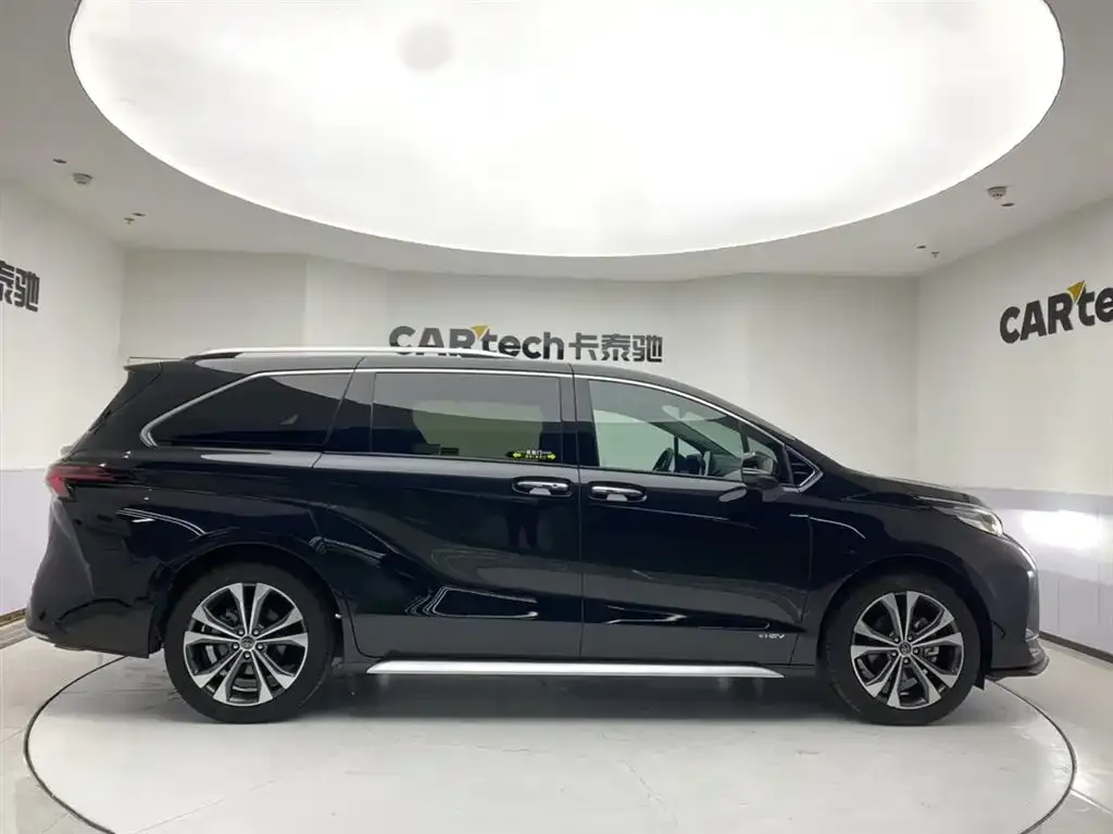 Toyota Granvia — фото 2