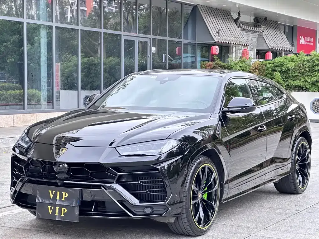 Lamborghini Urus — фото 1
