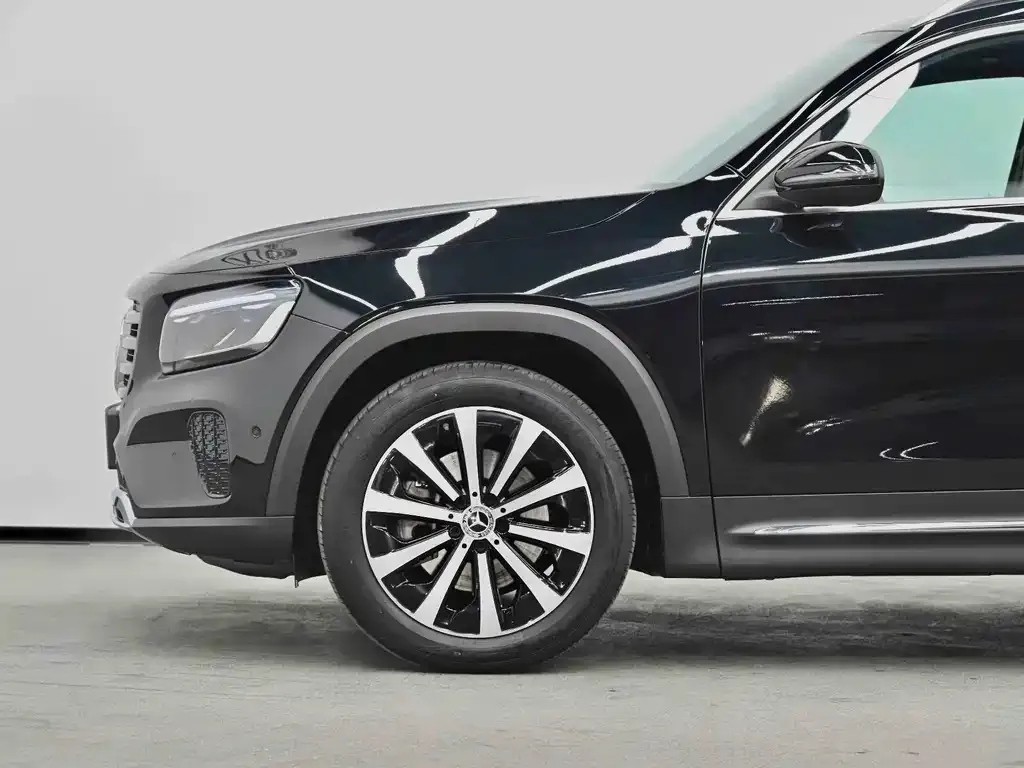 Mercedes-Benz GLB — фото 4