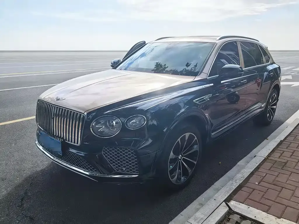 Bentley Bentayga — фото 1