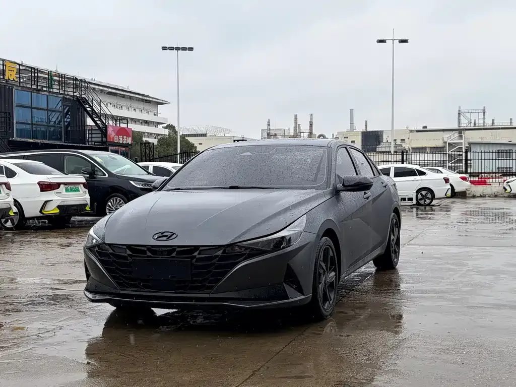 Hyundai Elantra — фото 1