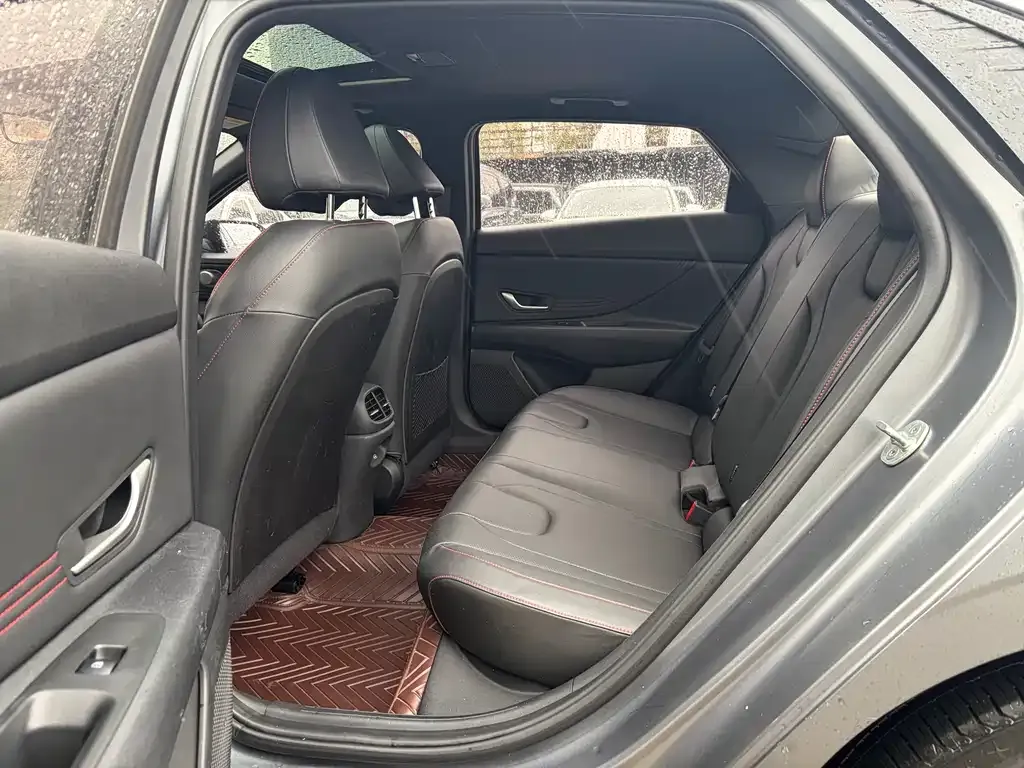 Hyundai Elantra — фото 3