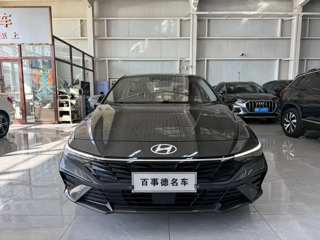 Hyundai Elantra — фото 7