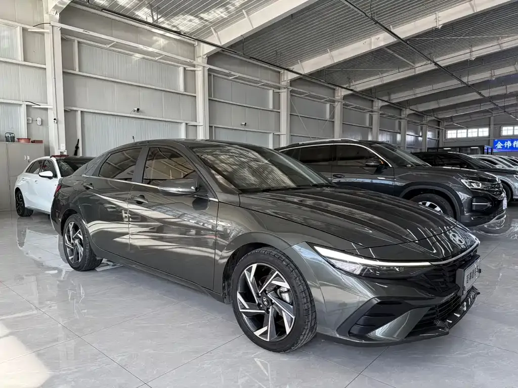 Hyundai Elantra — фото 4
