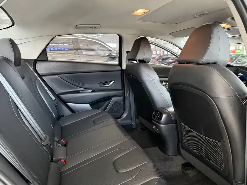 Hyundai Elantra — фото 3