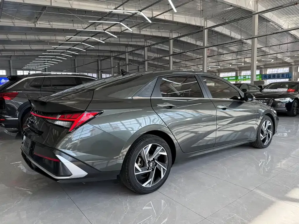 Hyundai Elantra — фото 9