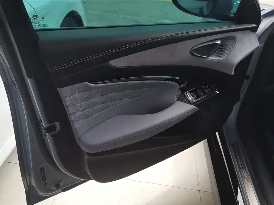 BYD Seal — фото 6