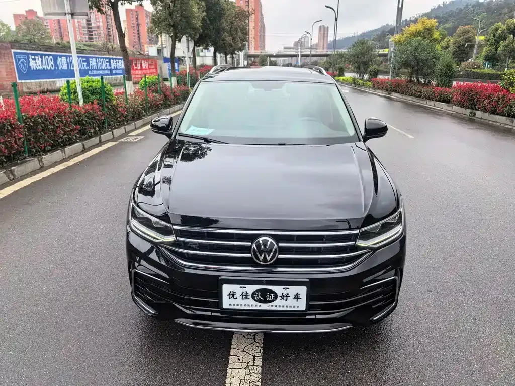 Volkswagen Tiguan L — фото 4
