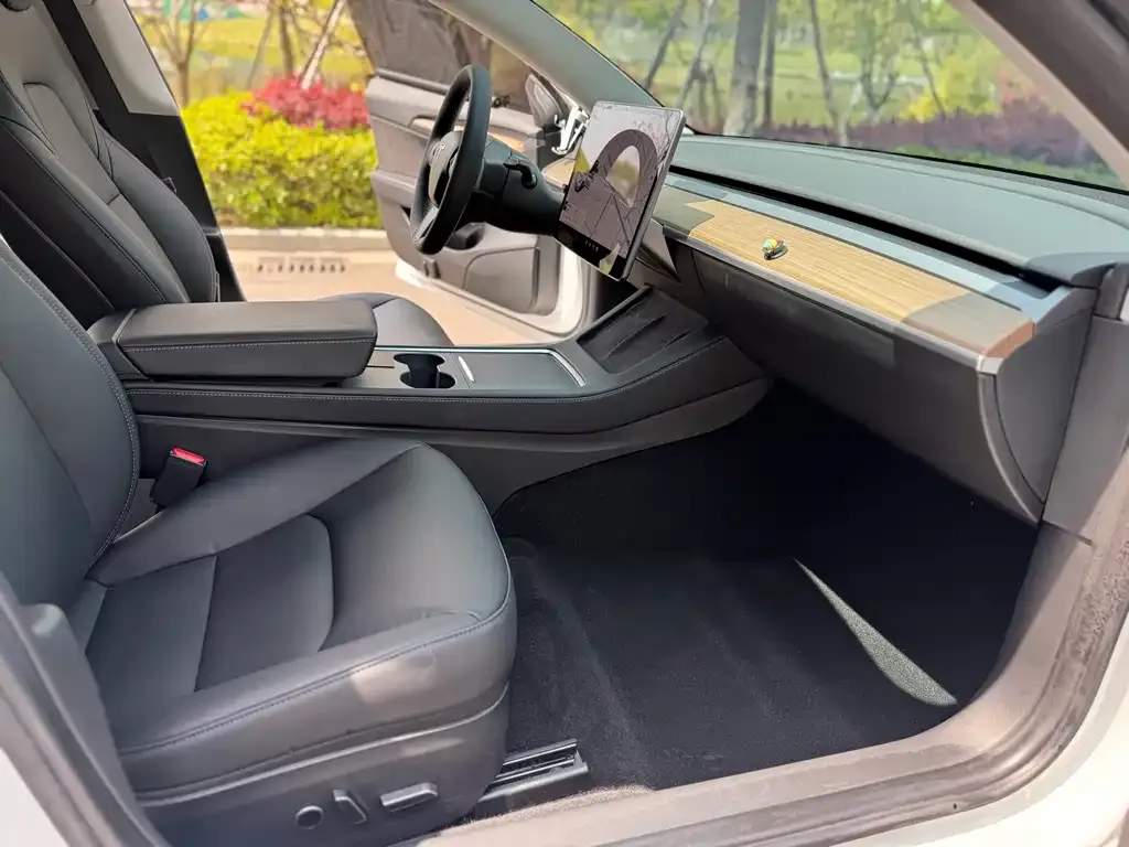 Tesla Model 3 — фото 6