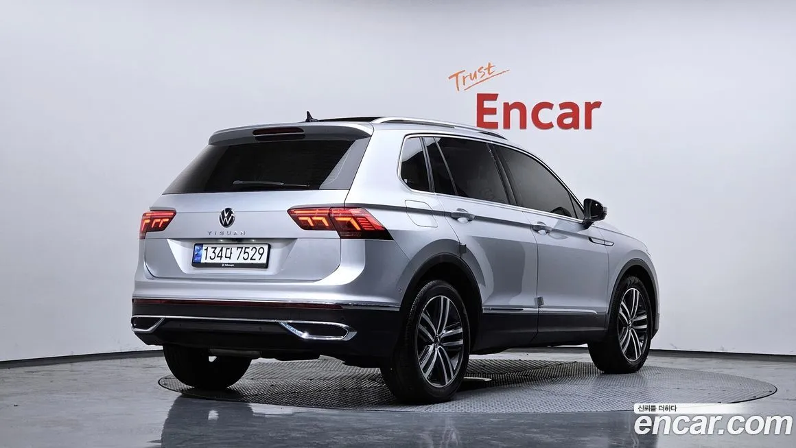 Volkswagen Tiguan — фото 10